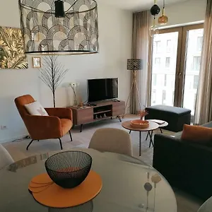 Bartine - Modern And Spacious Flat Near The Sea, Free Parking Space Apartment